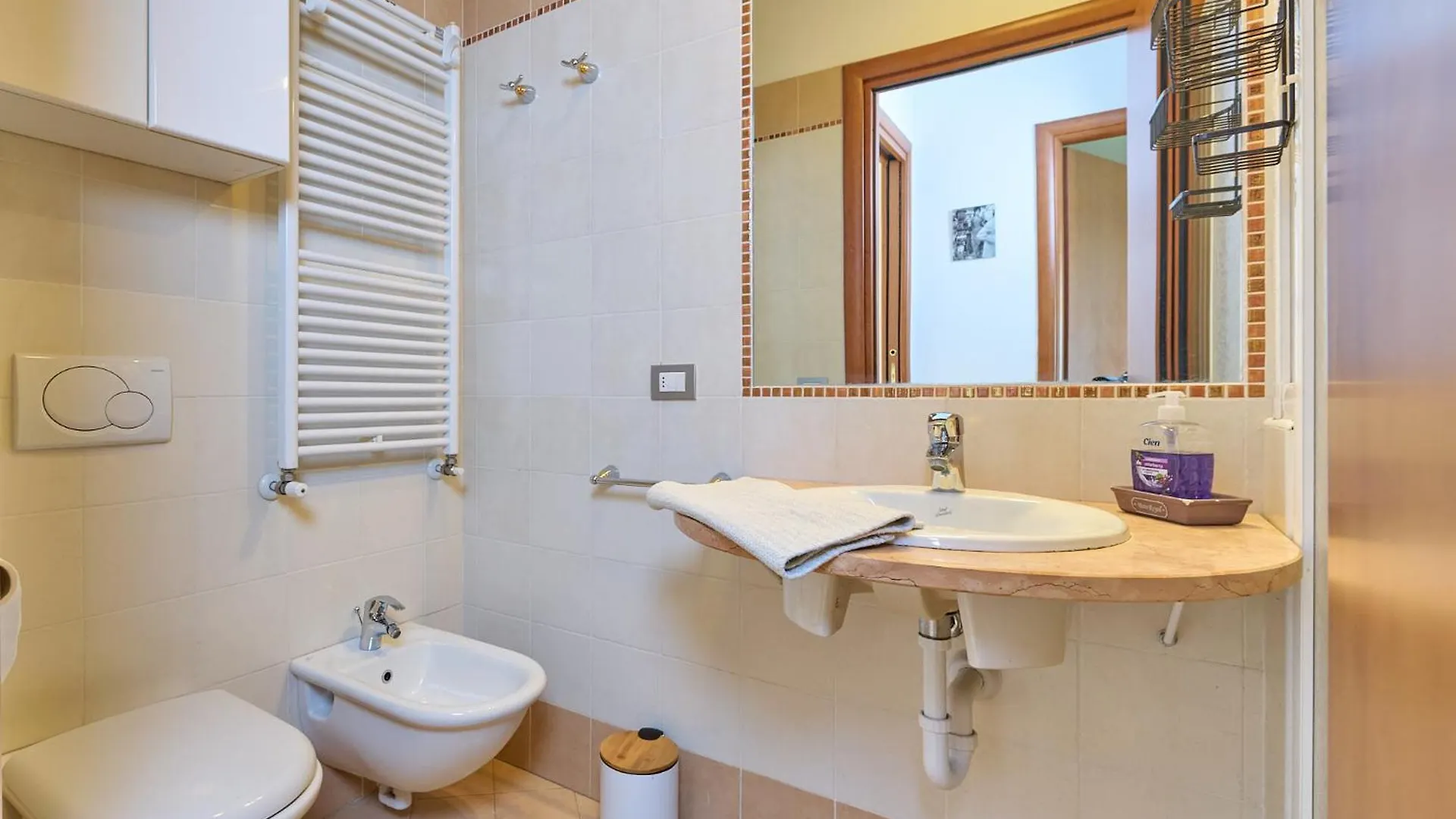 Madonnina Apartment In Lazise Italy