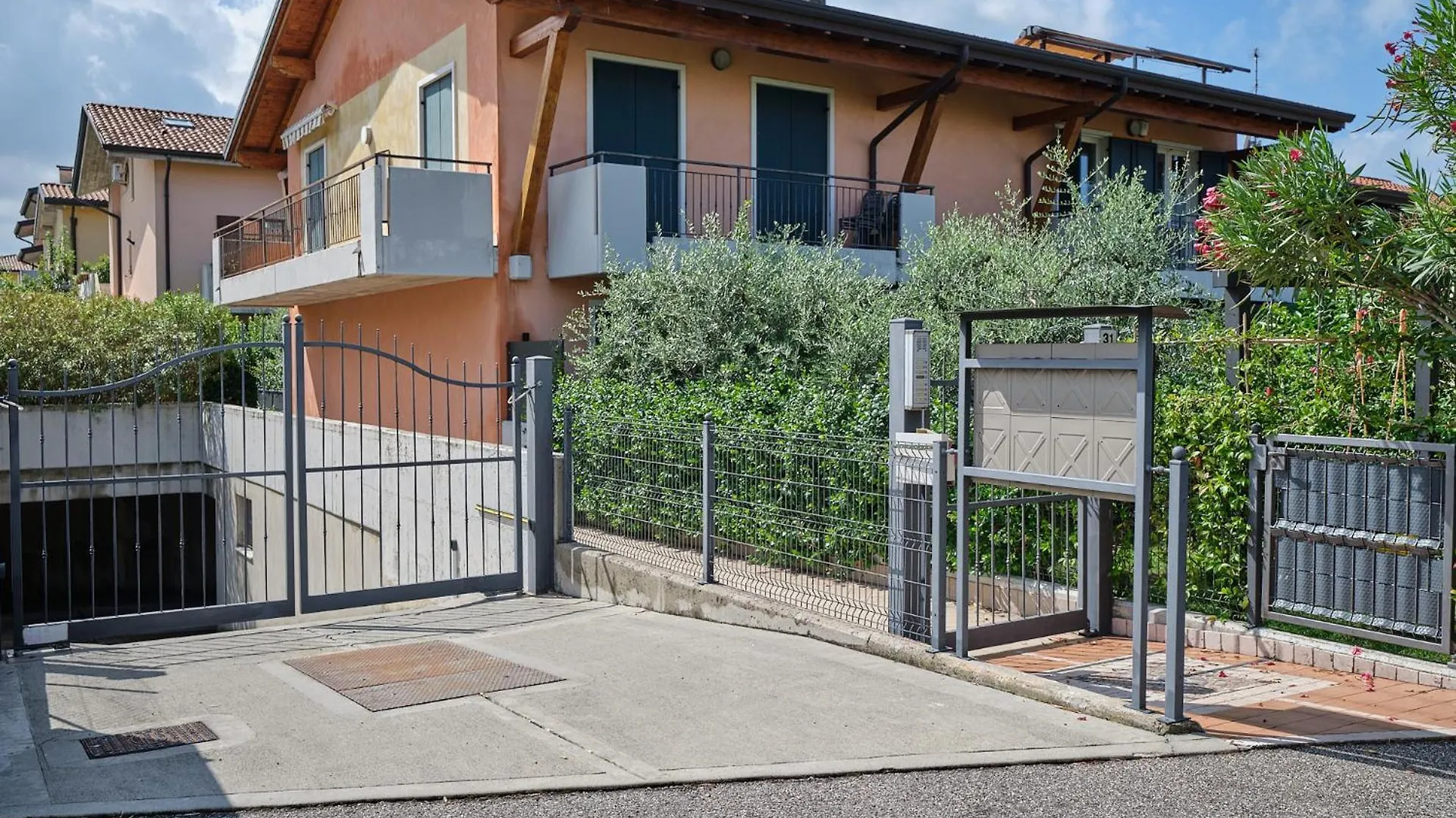 Madonnina Apartment In Lazise Italy